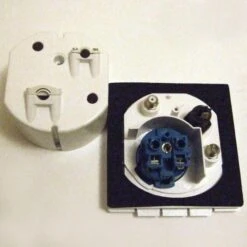 Caravan White External Utility Box For TV / SAT 12v And Continental Socket PO121 11 Caravan White External Utility Box For TV / SAT 12v And Continental Socket PO121 -Camping Online 4065