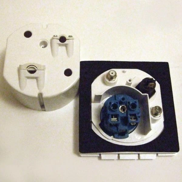 Caravan White External Utility Box For TV / SAT 12v And Continental Socket PO121 5 Caravan White External Utility Box For TV / SAT 12v And Continental Socket PO121 - Image 5