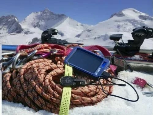 Freeloader Sixer Solar Panel Charging Pack 6000mAh Li-PO4 Battery Bank USB 5 Freeloader Sixer Solar Panel Charging Pack 6000mAh Li-PO4 Battery Bank USB - Image 5